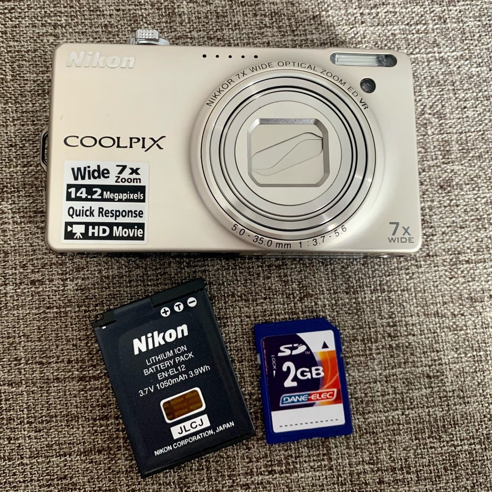 Nikon Coolpix S600 Silver